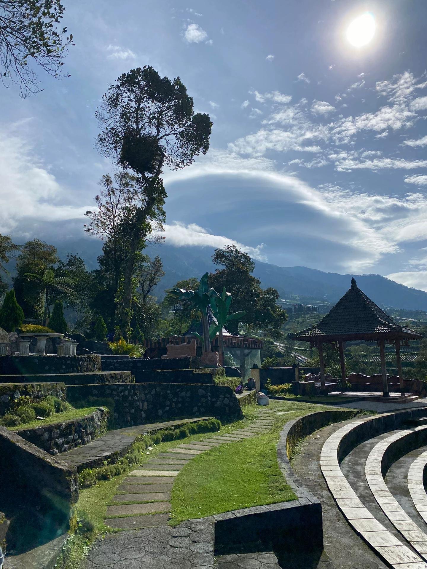 Berbagai spot foto menarik tersedia di kawasan wisata, 
