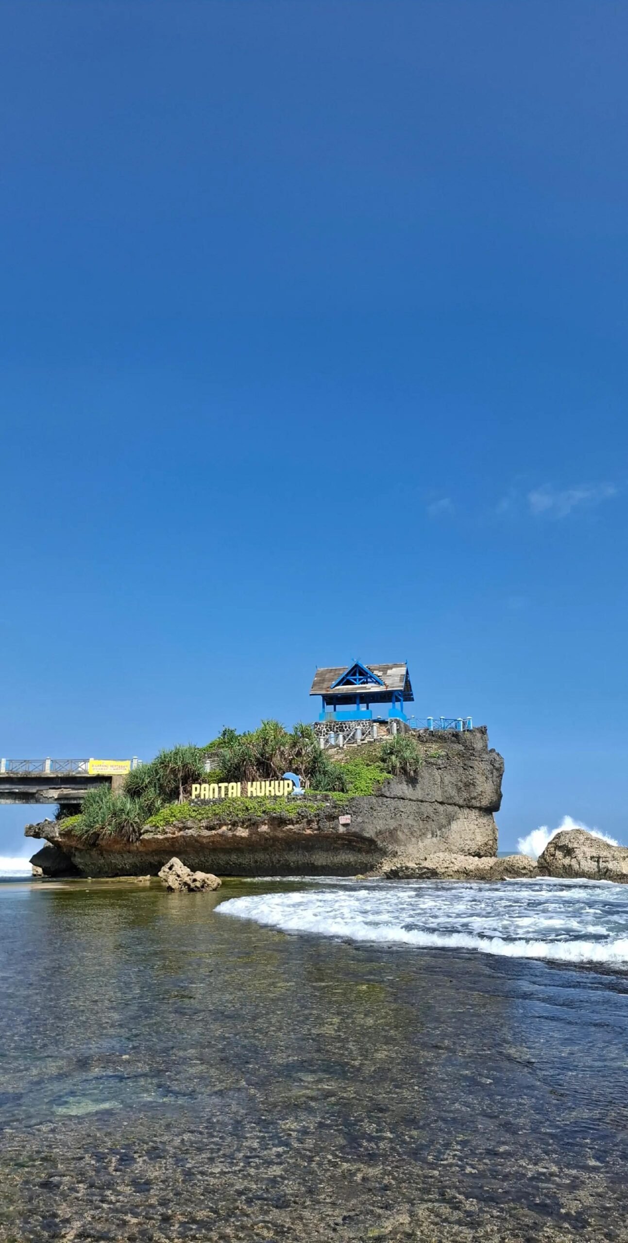 Berada di Desa Kemadang, Kecamatan Tanjungsari, Kabupaten Gunungkidul, Yogyakarta. 
