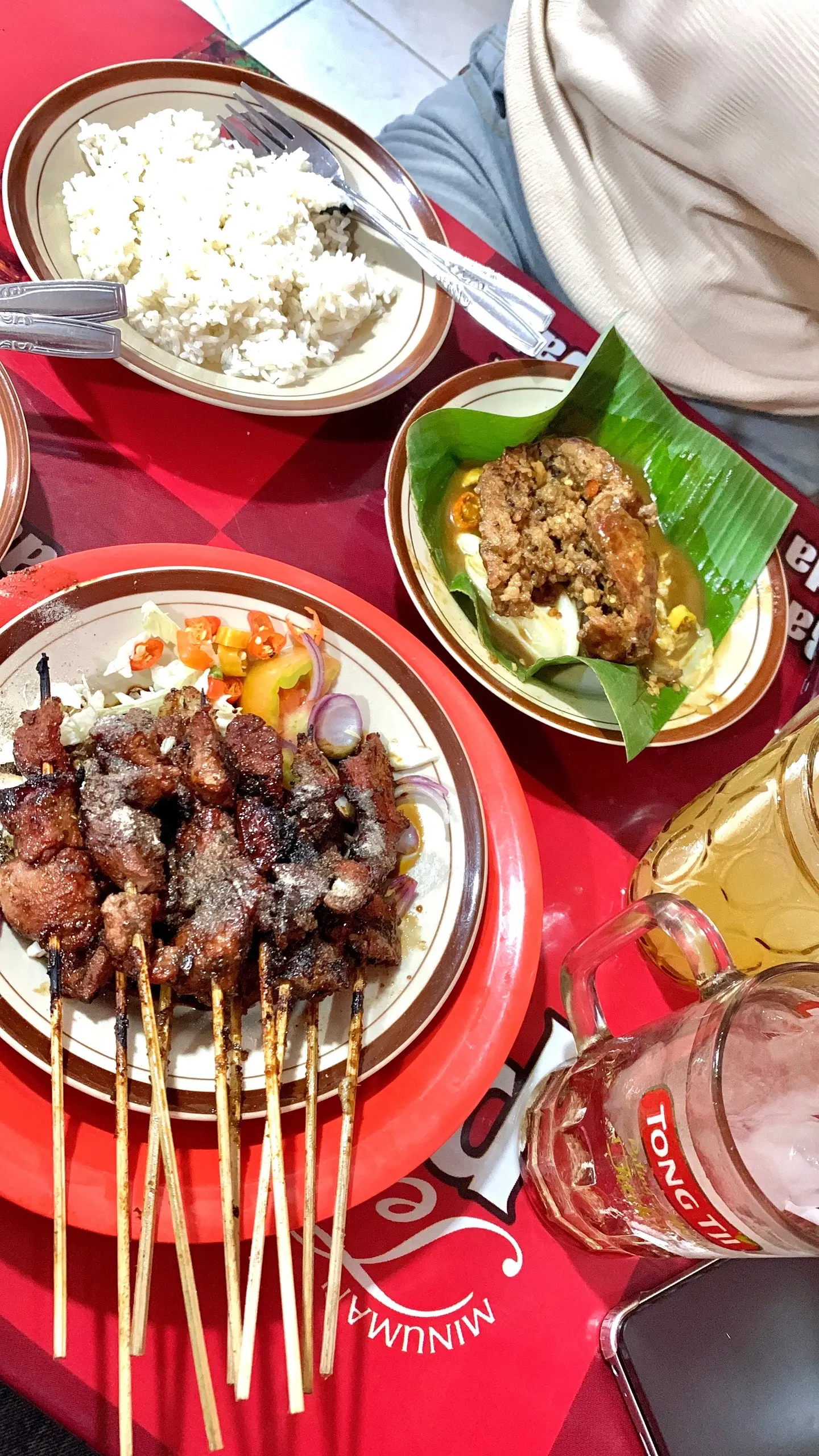 Lokasinya cukup dekat dari area Yogya Gokart sehingga cocok dijadikan tempat makan siang.