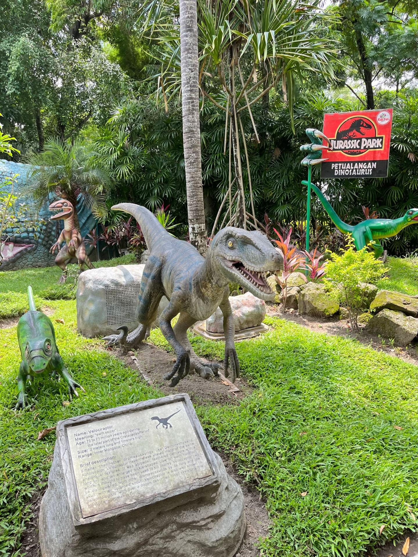 Petualangan Dinosaurus (Tersedia Patung patung dinosaurus)