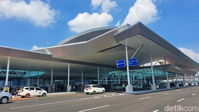 Transportasi online dan taksi di Bandara Sultan Hasanuddin