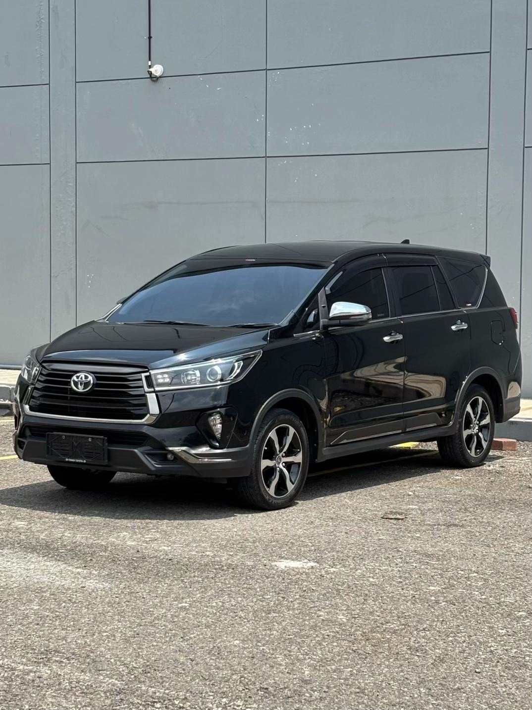 Salah satu produk Sewa Mobil Toyota Venturer tersedia di Penyedia Jasa