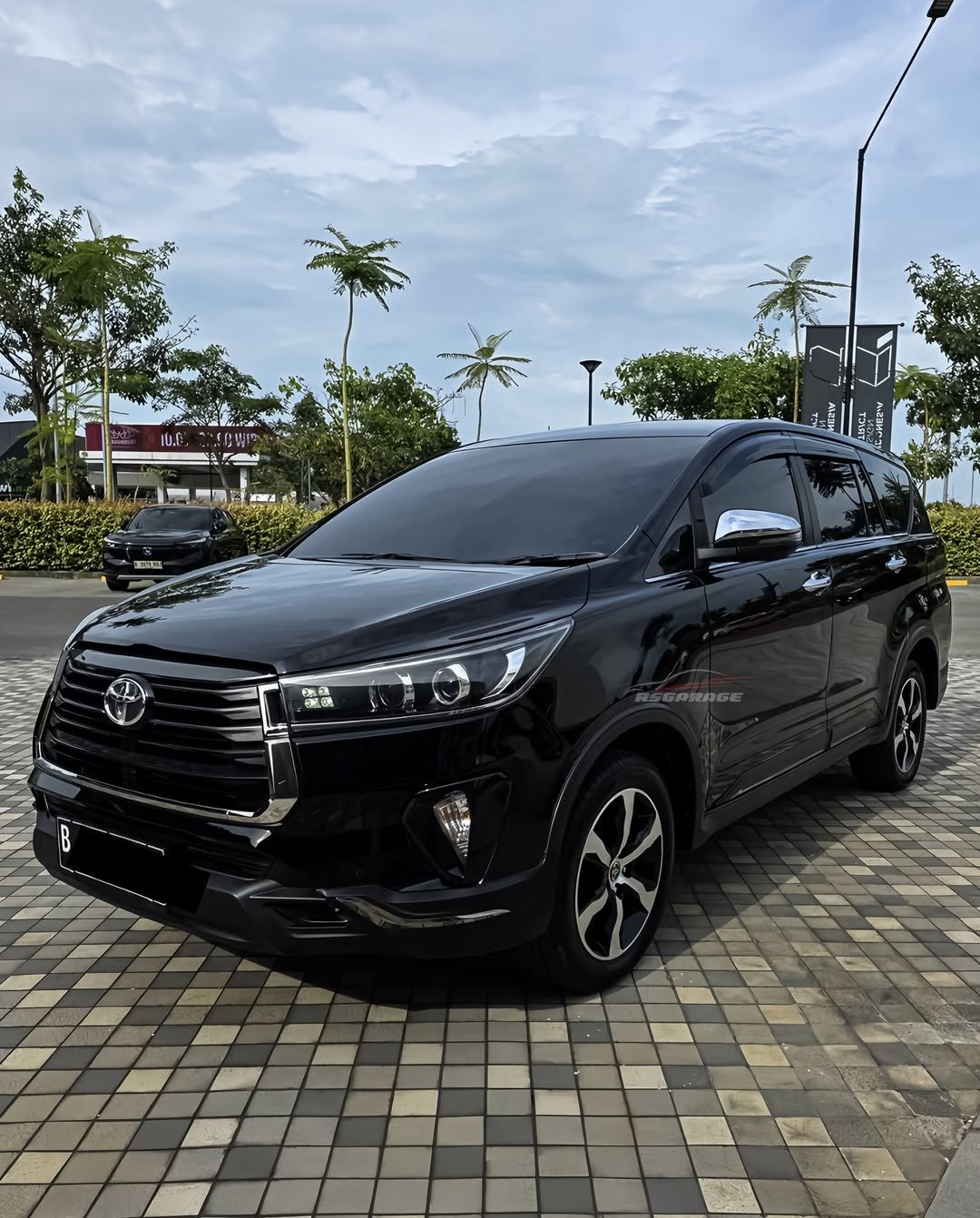 Toyota Venturer Alternatif Pengganti Innova Reborn tersedia di Dyan Transport