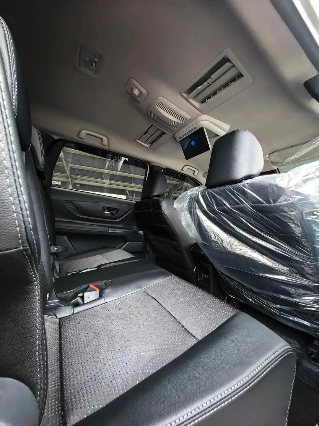 Interior yang nyaman tentu menjadi faktor penting dalam memilih kendaraan rental. 