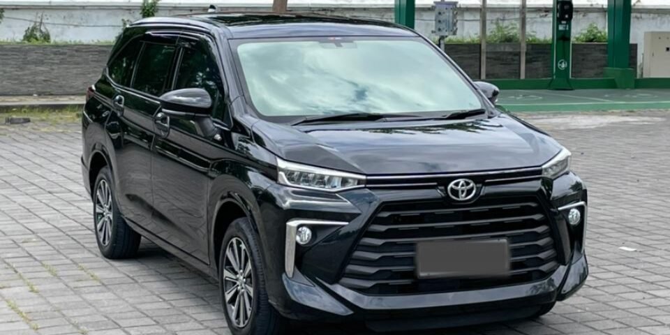 Front three-quarter view of a black Toyota SUV parked on a paved lot, with a green canopy structure in the background.