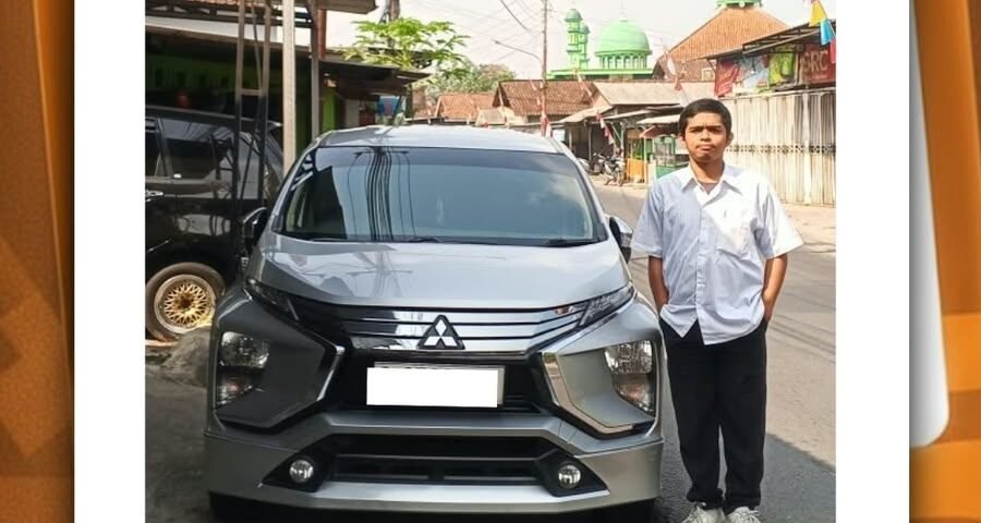 Man standing beside a silver Mitsubishi SUV on a street; promotional image for driver pickup service in Ungaran, Sleman route.