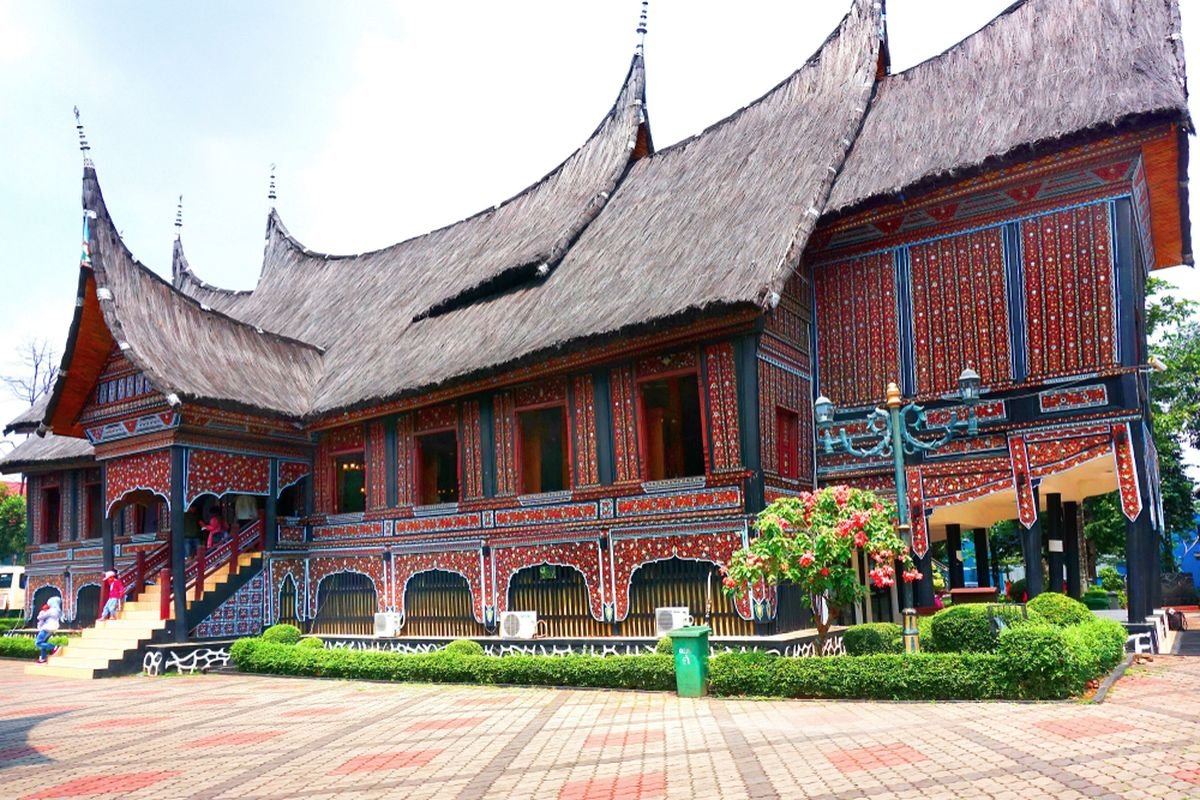 Sewa Zenix Semarang